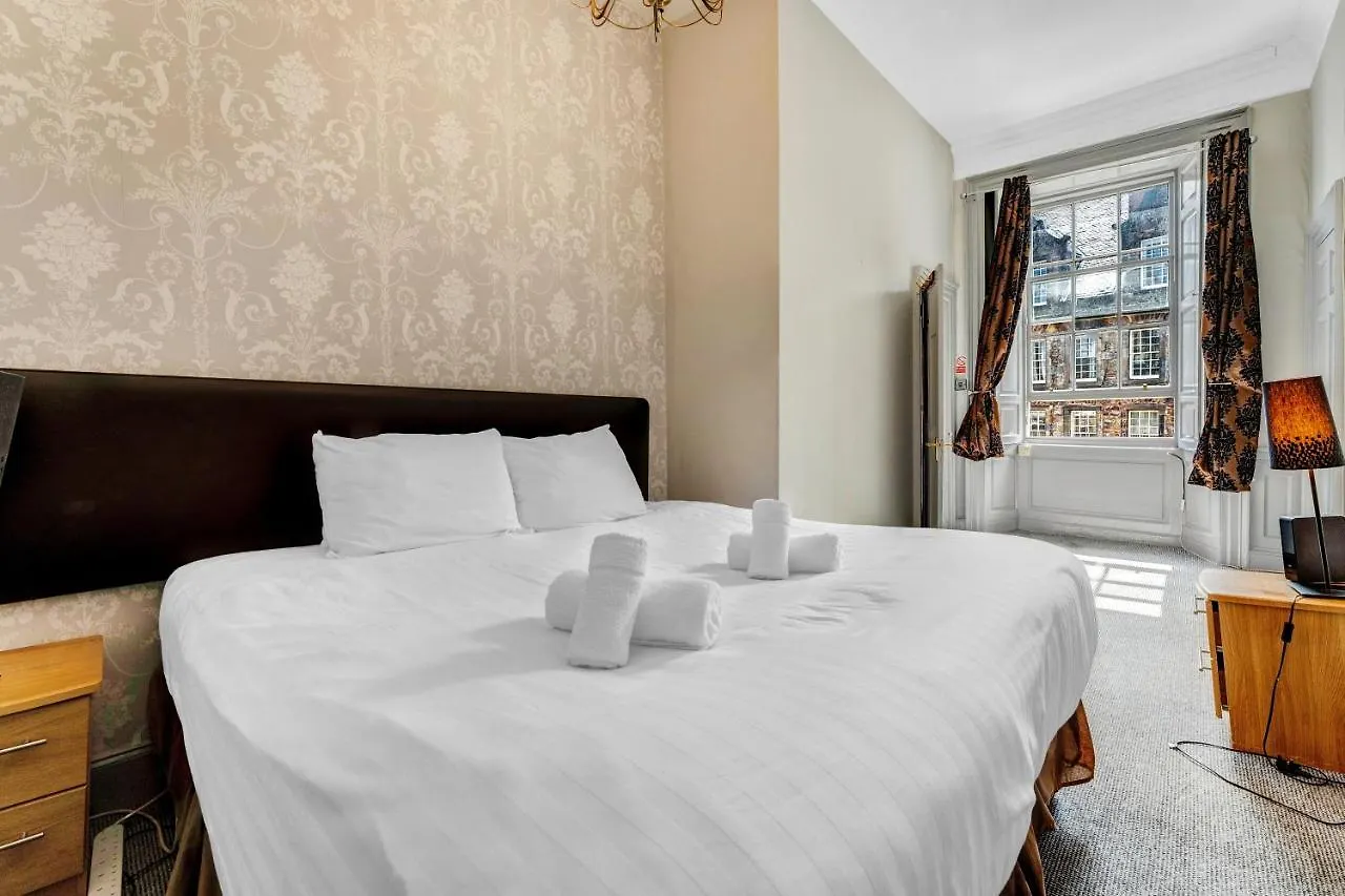 Unique 2 Bedroom Castle Suite Apartment - Near Edinburgh Castle & Royal Mile 0*,  Reino Unido
