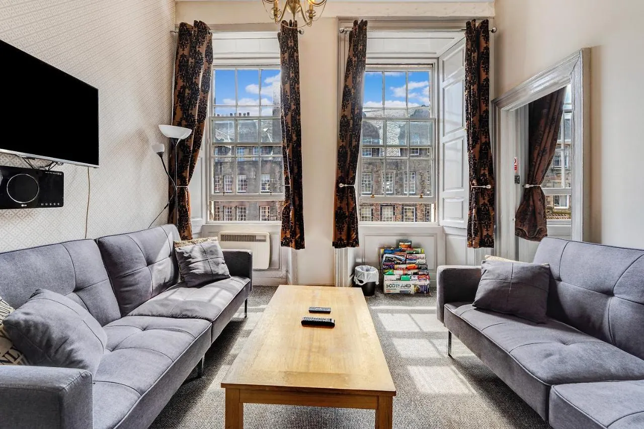Unique 2 Bedroom Castle Suite Apartment - Near Edinburgh Castle & Royal Mile 0*,