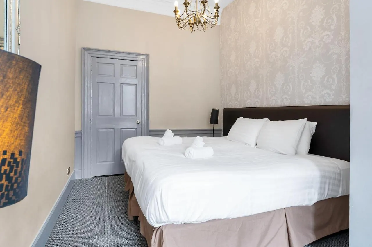Unique 2 Bedroom Castle Suite Apartment - Near Edinburgh Castle & Royal Mile