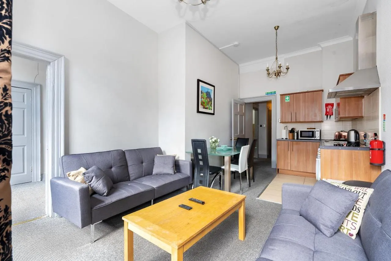 Unique 2 Bedroom Castle Suite Apartment - Near Edinburgh Castle & Royal Mile 0*,