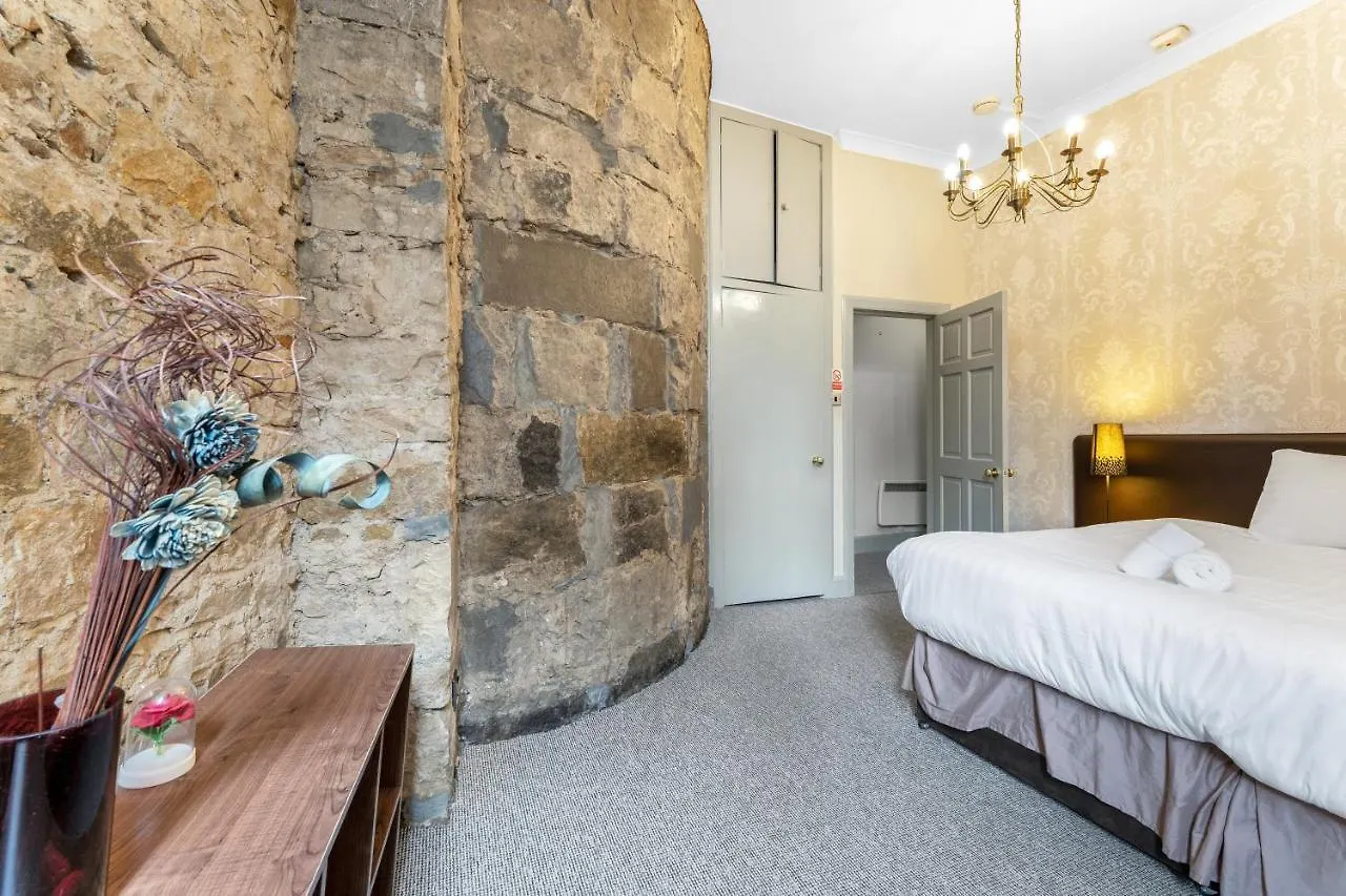 Unique 2 Bedroom Castle Suite Apartment - Near Edinburgh Castle & Royal Mile