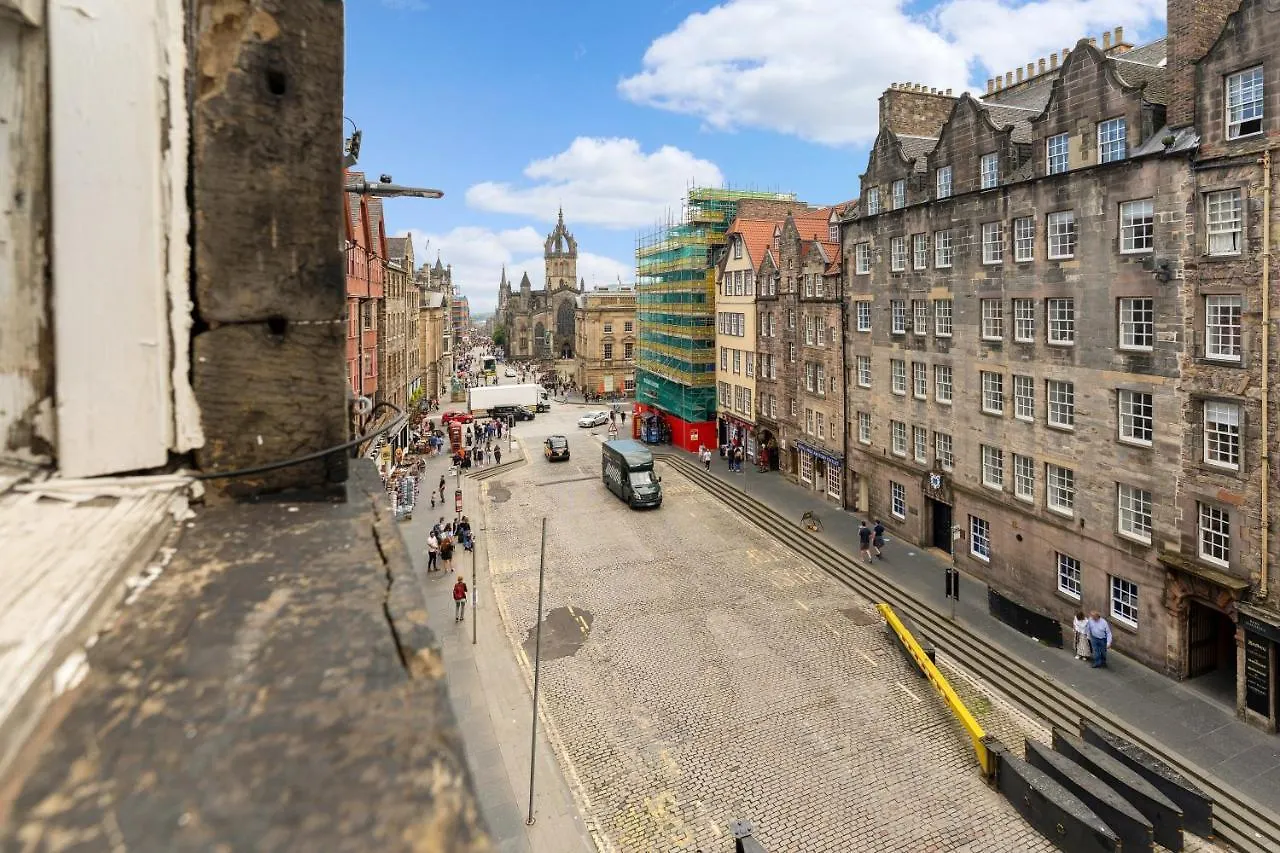 Unique 2 Bedroom Castle Suite Apartment - Near Edinburgh Castle & Royal Mile
