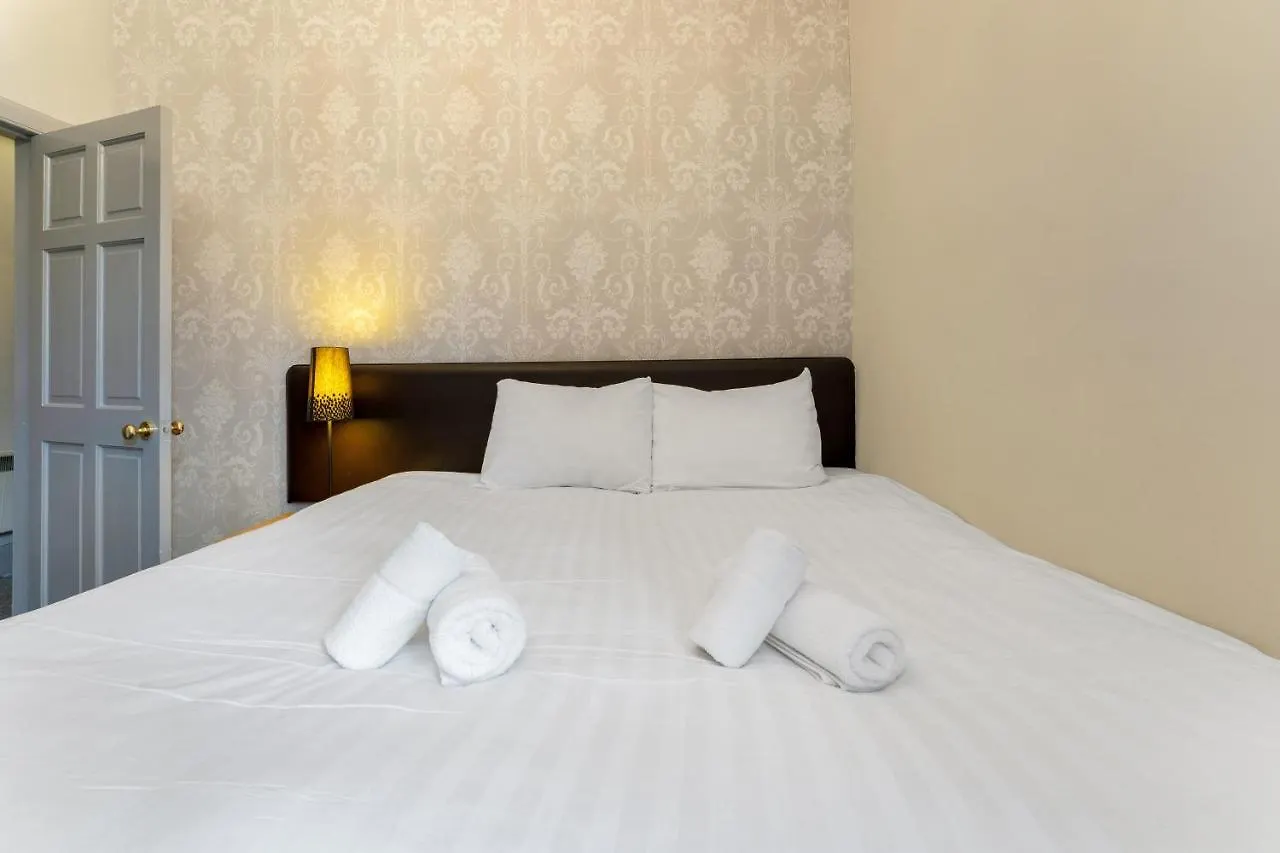 Unique 2 Bedroom Castle Suite Apartment - Near Edinburgh Castle & Royal Mile