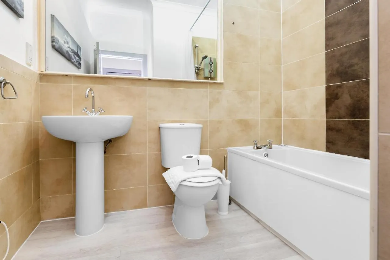 Unique 2 Bedroom Castle Suite Apartment - Near Edinburgh Castle & Royal Mile