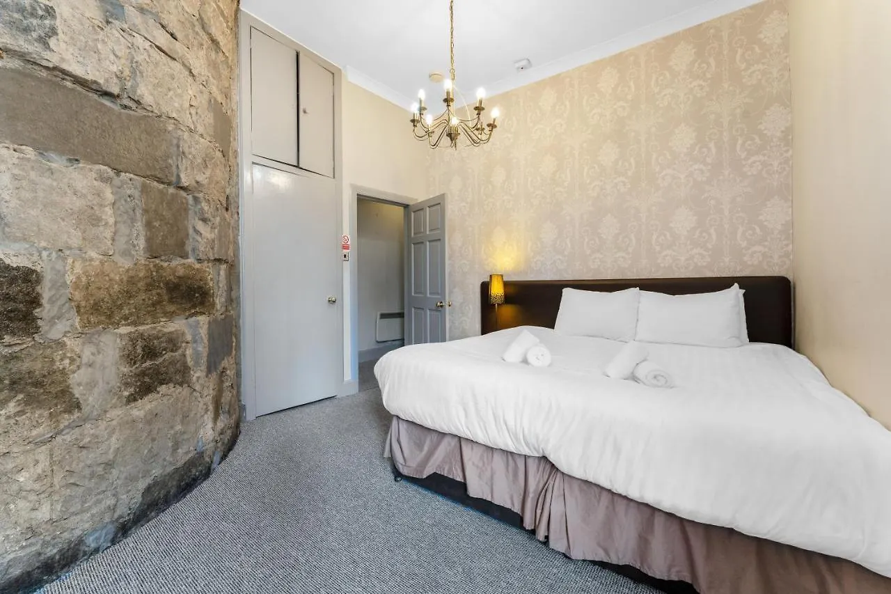 Unique 2 Bedroom Castle Suite Apartment - Near Edinburgh Castle & Royal Mile