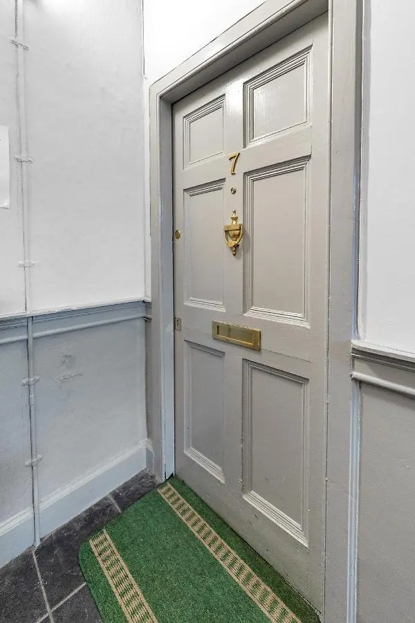 Unique 2 Bedroom Castle Suite Apartment - Near Edinburgh Castle & Royal Mile 0*,