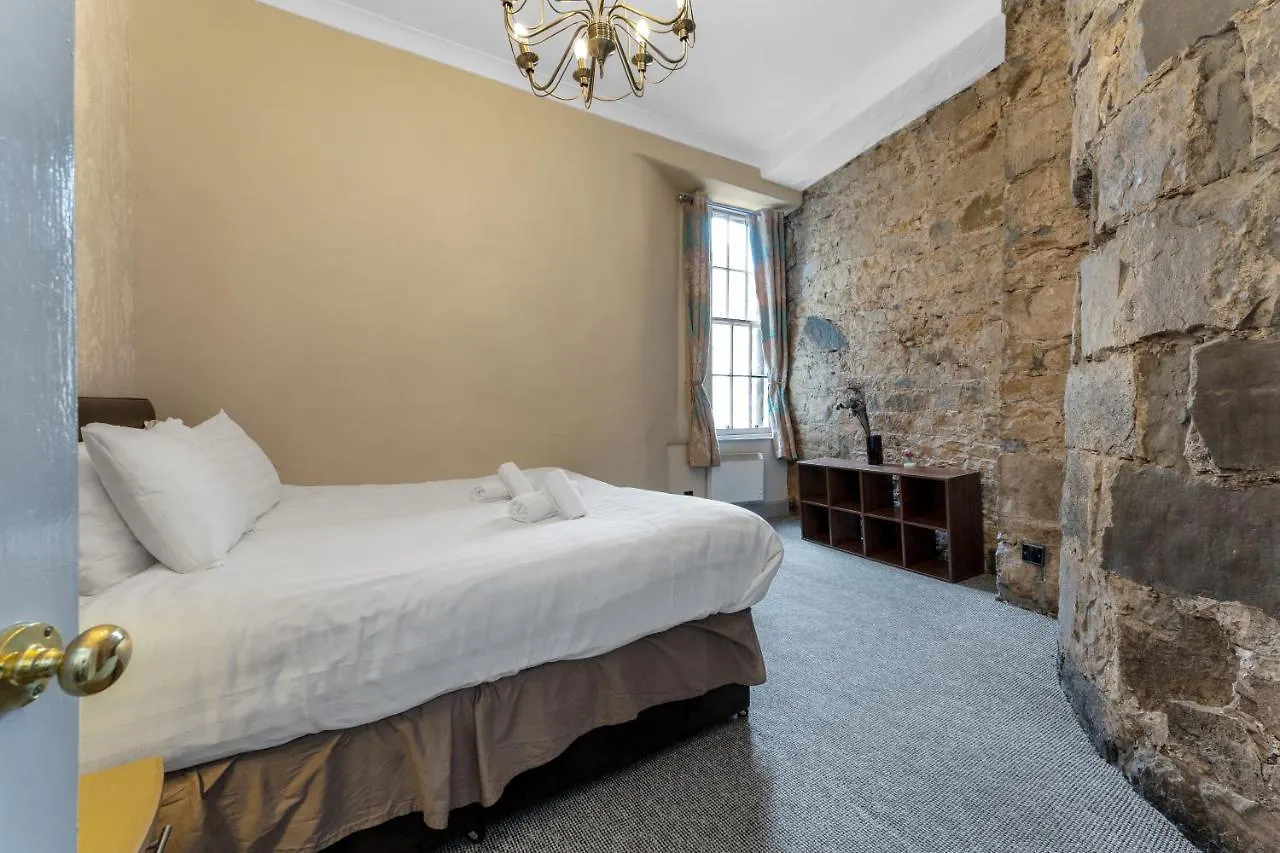 Unique 2 Bedroom Castle Suite Apartment - Near Edinburgh Castle & Royal Mile 0*,  المملكة المتحدة