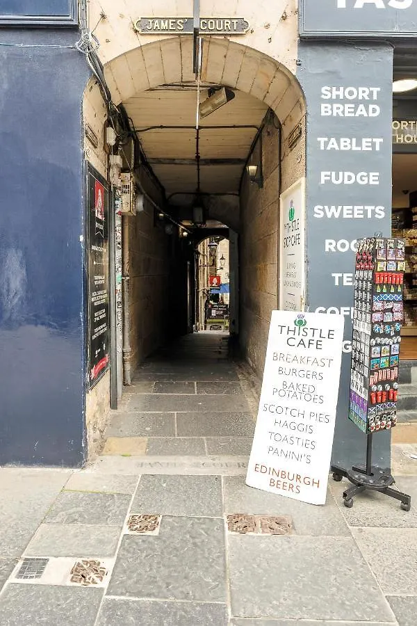 Unique 2 Bedroom Castle Suite Apartment - Near Edinburgh Castle & Royal Mile