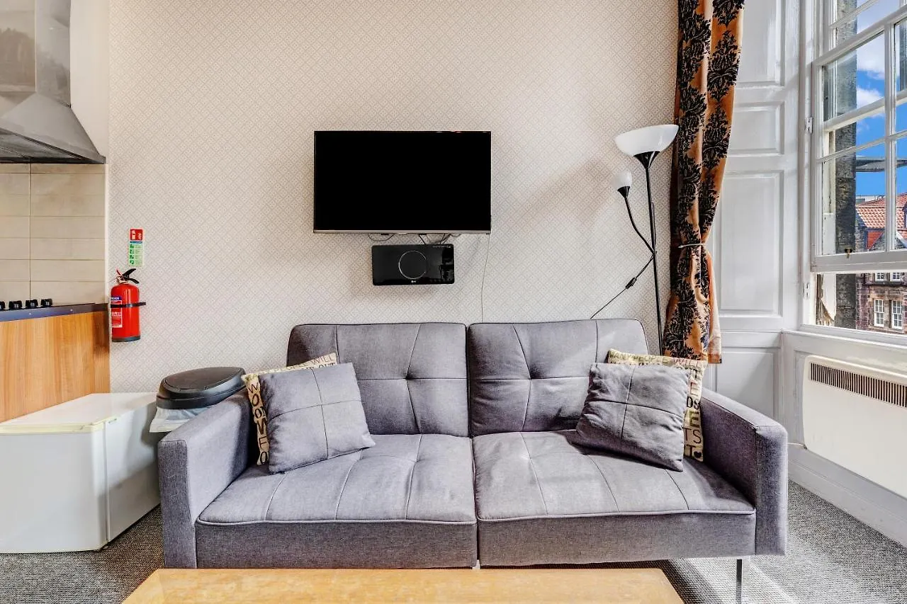 Unique 2 Bedroom Castle Suite Apartment - Near Edinburgh Castle & Royal Mile 0*,  المملكة المتحدة
