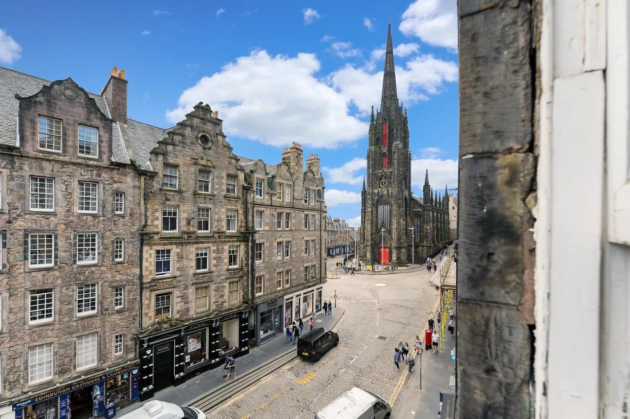Unique 2 Bedroom Castle Suite Apartment - Near Edinburgh Castle & Royal Mile