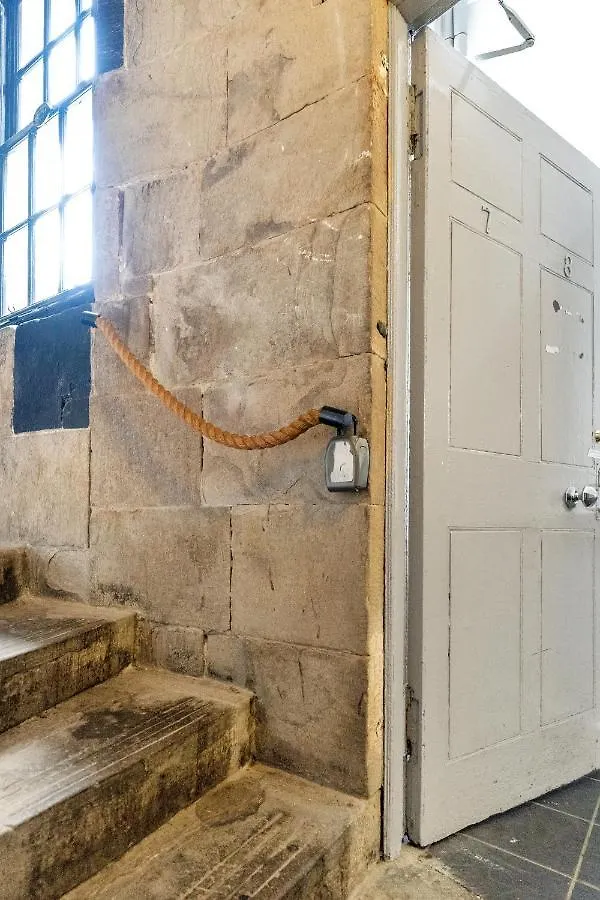Unique 2 Bedroom Castle Suite Apartment - Near Edinburgh Castle & Royal Mile